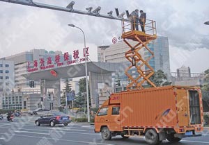 剪叉式高空作業平臺使用圖